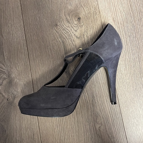 Call it Spring Grey heels with black mesh detailing - Picture 2 of 3
